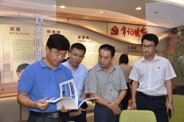 區(qū)委編辦黨支部到集團(tuán)開展主題黨日活動56