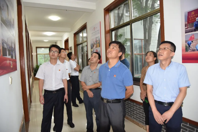 區(qū)委編辦黨支部到集團(tuán)開展主題黨日活動56