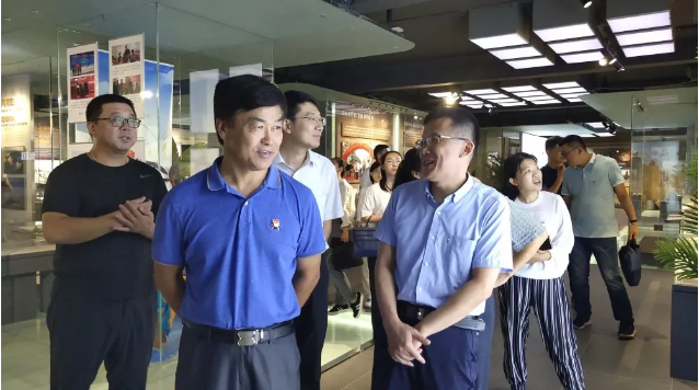區(qū)委編辦黨支部到集團(tuán)開展主題黨日活動56