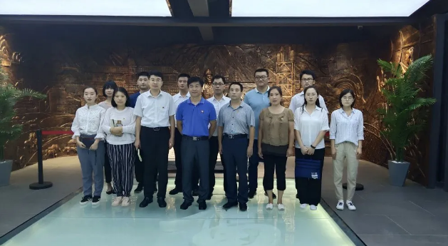 區(qū)委編辦黨支部到集團(tuán)開展主題黨日活動56